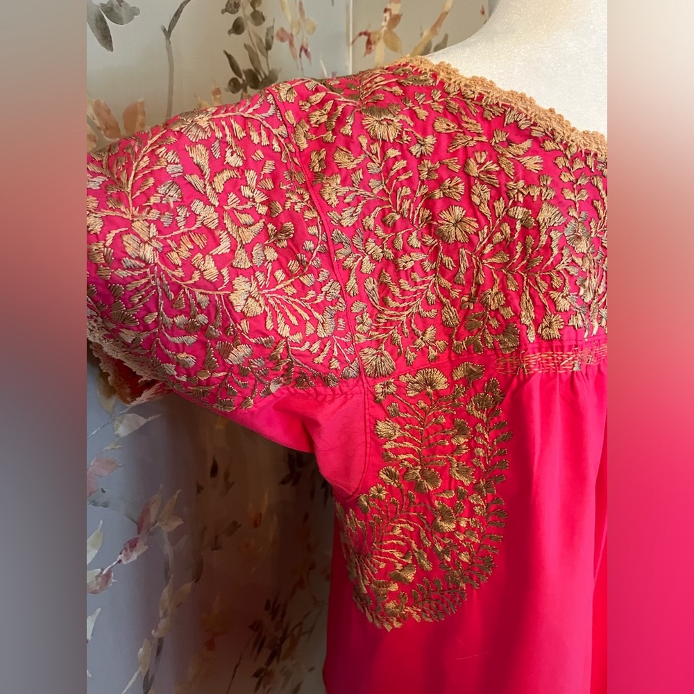 Gorgeous Embroidered Mexican Top in Bright Pink Size Large - Picture 6 of 13